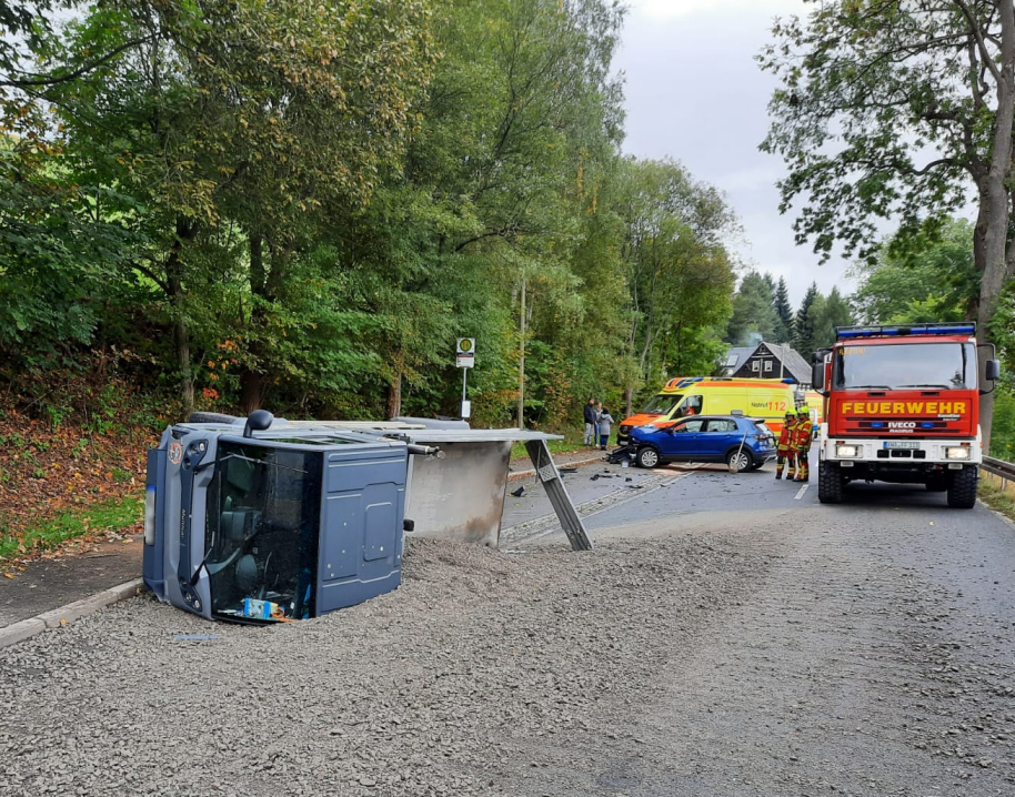 Einsatzfoto Verkehrsunfall - Auslaufende ...